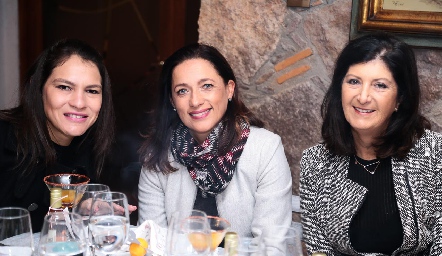  Maricela Pérez, Lilian Muñoz y Marus Hernández.
