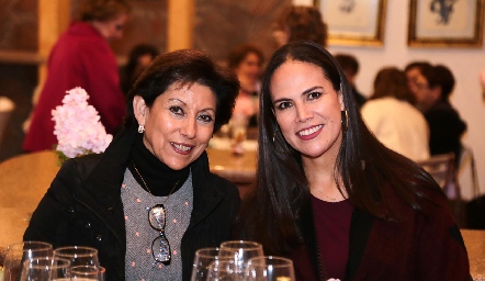  Martha Portillo y Adriana Pérez.