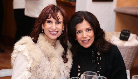  Rossana Celis y Leticia González.
