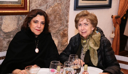  Estela González y Beatriz Galindo.