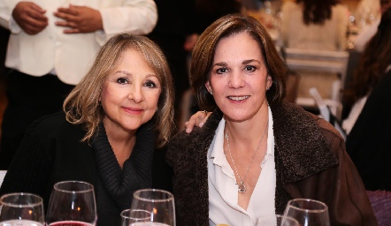  Alejandra Canales y Cristina Barret.