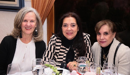  Jennifer Kaiser, Marcela Nava y Clara Luz Portales.