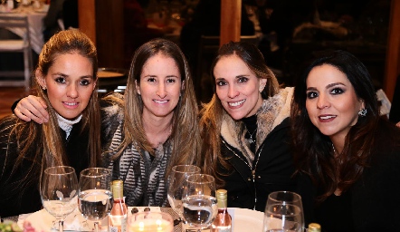  María Torres, María José Andrés, Daniela Llano y Fer Castillo.