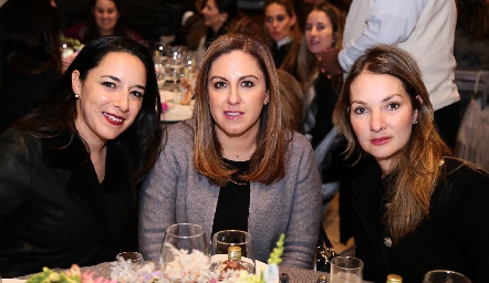  Lorena Flores, Claudia Vidal y Ale López.