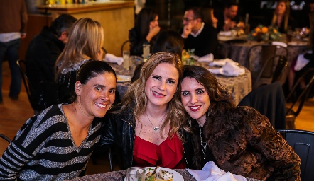  Sara Martínez, Michelle Baeza y Pamela Aceves.