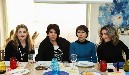  Silvia, María Luisa, Martha y Mary Foyo.
