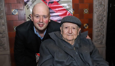  Manuel Del Valle con su abuelo José Martín Alba.