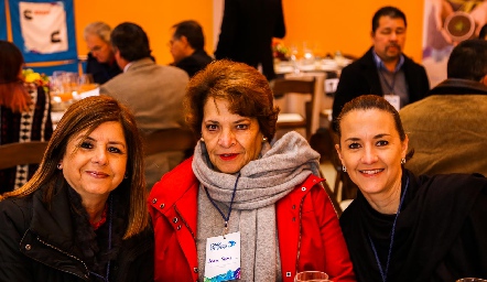  María del Socorro Gómez, Rebeca Valdés y Verónica Noyola.