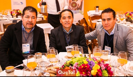  Jorge Armendáriz, Juan Pérez y Roberto Caballero.