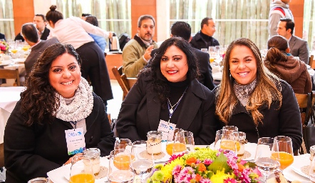  Verónica Buendía, Yolanda Buendía y Montse Hermosillo.