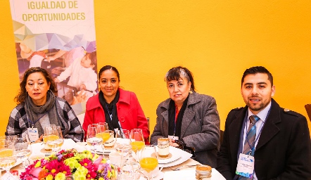  Claudia Ortiz, Eva Alonso, Maricela del Río y Jesús Martínez.