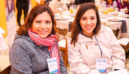  Mónica y Nancy Solis .