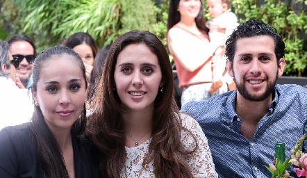  Isabela Estrada, Valeria y Gabriel Villarreal.
