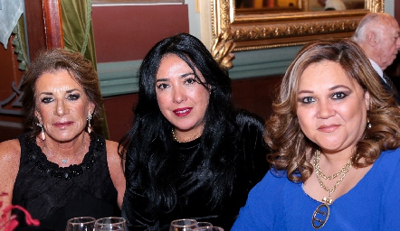  Martha Elena de Meade, Carolina Ortiz y Gaby de Noyola.