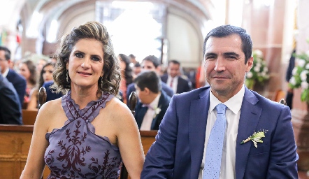 Yusa Coulón y Héctor de la Rosa, papás de la novia.
