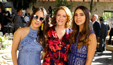  Claudia Antunes, Rocío Gómez y Adriana Estrada.