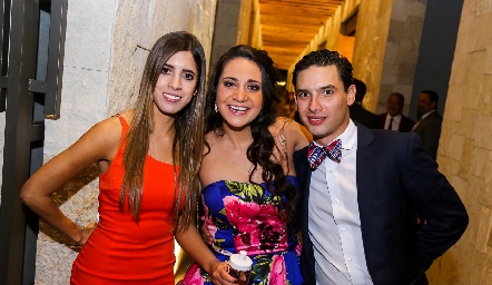  Daniela Güemes, Lorena Cantú y Edgardo Orozco.