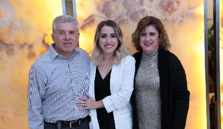  Gustavo Ibarra, Ana Gaby Ibarra y Rosaura López.