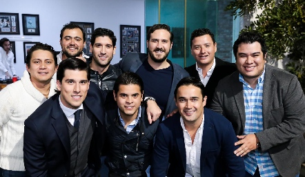  Rodrigo Valle con sus amigos.