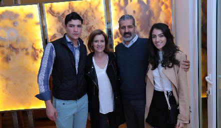  Familia Madrigal Valle.