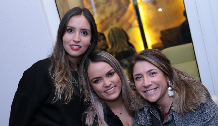 Daniela Castro, Patricia Arias y Montse Elizondo.