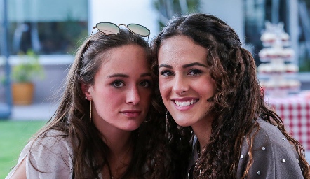  Daniela Zermeño y María Meade.