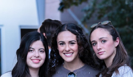  Pilar Aguilar, María Meade y Daniela Zermeño.