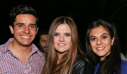  Mauricio Pérez, Regina Solana y Marisol D´Argence.