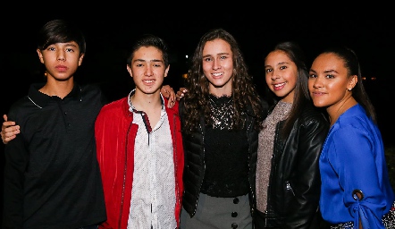  Camilo Pérez, Rodrigo Medina, Mariana Ortiz, Nuria Reyes y Regina.