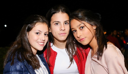  Ana, Camila y Arantza.