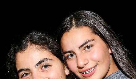  María Emilia y María José .
