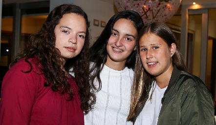  Ale Martins, Lorenza Gárate e Isa Galván.