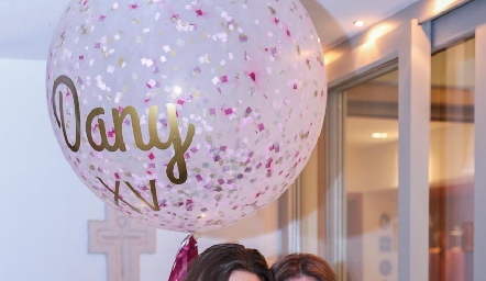  Denisse Beltram y Caro Odriozola.