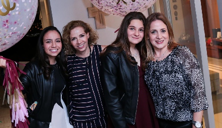  Gaby Cubillas y Caro Meade, Dani Odriozola y Denisse Beltram.