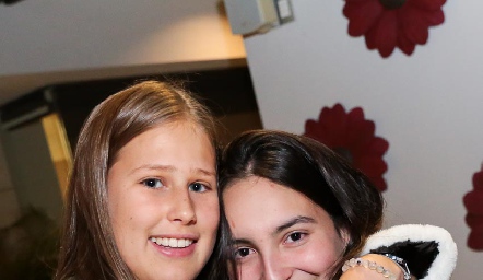  Isabella Galván y Lorenza Gárate.