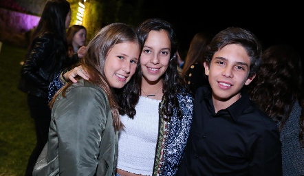  Isabella  Galván, Ximena Delsol y Santiago Compean.