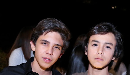  Santiago y Mariano.