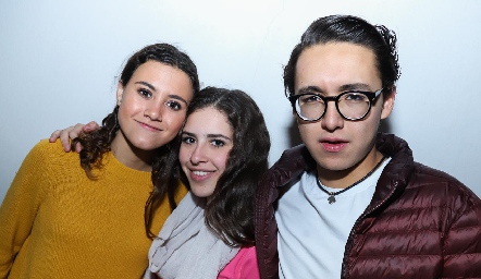  Andrea, Vane y Emmanuel.