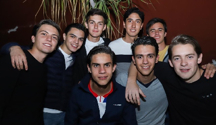 Humberto Morones, Juan Pablo Rocha, Víctor Lomelí, Chemy Aguilar, Rafa Aguilar, Diego Medina, Santi Pérez y Diego Bedolla.