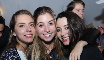  Emilia García, Regina Morones y María Inés González.