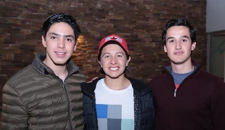  Mau Chevaile, César y Andrés Hinojosa.