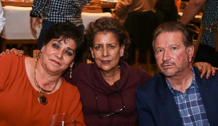  Patricia Torres Corzo, Carmelita Torres Corzo y Jaime Alvarado.
