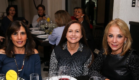  Gabriela Chevaile, Pina Sánchez y Bety de la Torre.