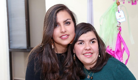  Sofi y Mónica Quintanilla Torres.