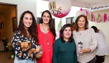  Isabel Torres, Lourdes Ortiz, Mónica Quintanilla e Isabel Narváez.