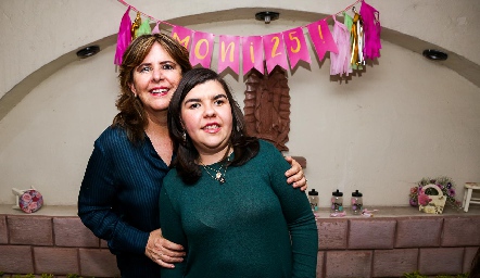  Rosy Somohano y Mónica Quintanilla.