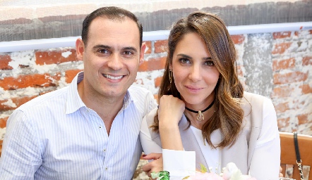  Emilio Torre y Mónica García.