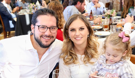 Fernando Camarena y Guille Torre con su hija Guille.