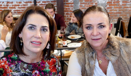  María Elena Torre y Mónica Meade.