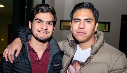  Reu entre amigos.